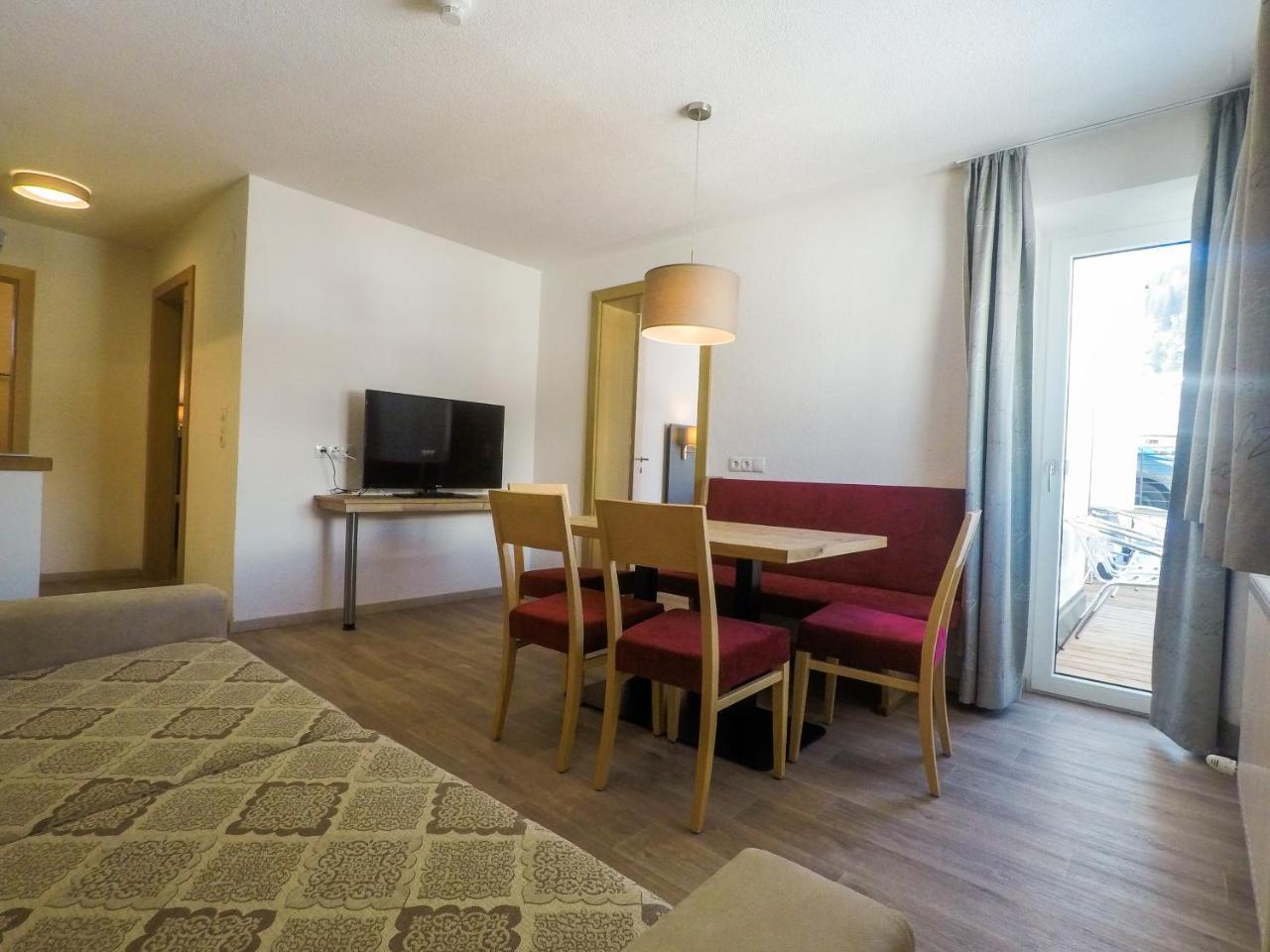 Collina Hotel Garni Nauders Exterior foto